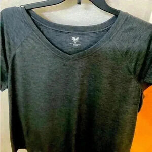 Everlast Women’s shirt 1x Great for workouts or casual wear